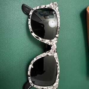 Ray-Ban Wayfarer Comics Rare Prints sunglasses